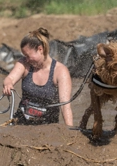 „Hat láb, két szív, egy büszkeség!”